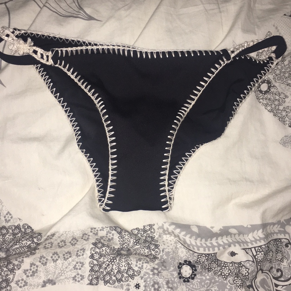 Bathing bathing suit bottom